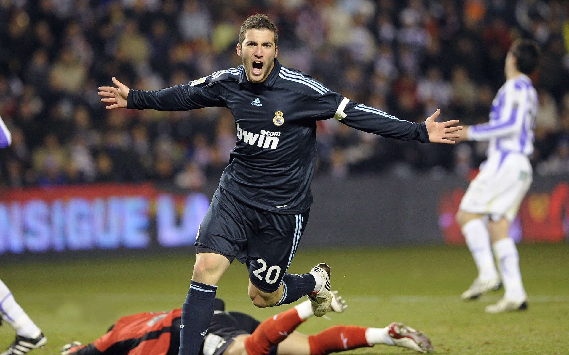 意甲焦点战之夜，加克波成为胜负手，一记绝杀改写争冠格局